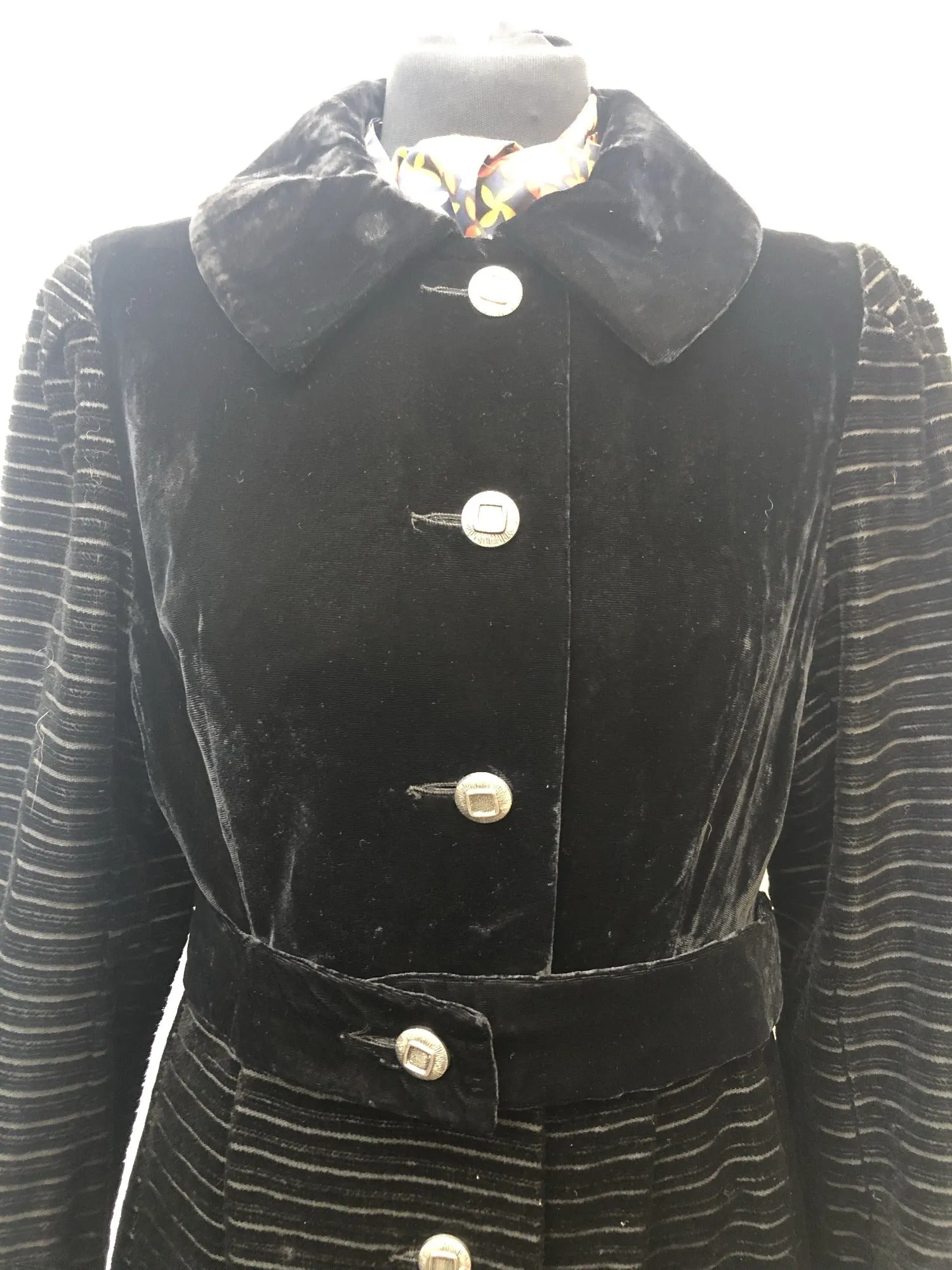 1960s Velvet Coat in Black - Size 12-14