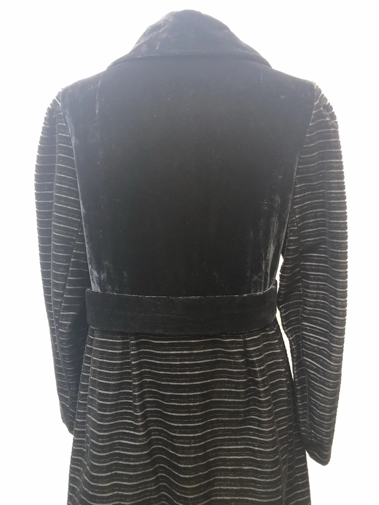 1960s Velvet Coat in Black - Size 12-14