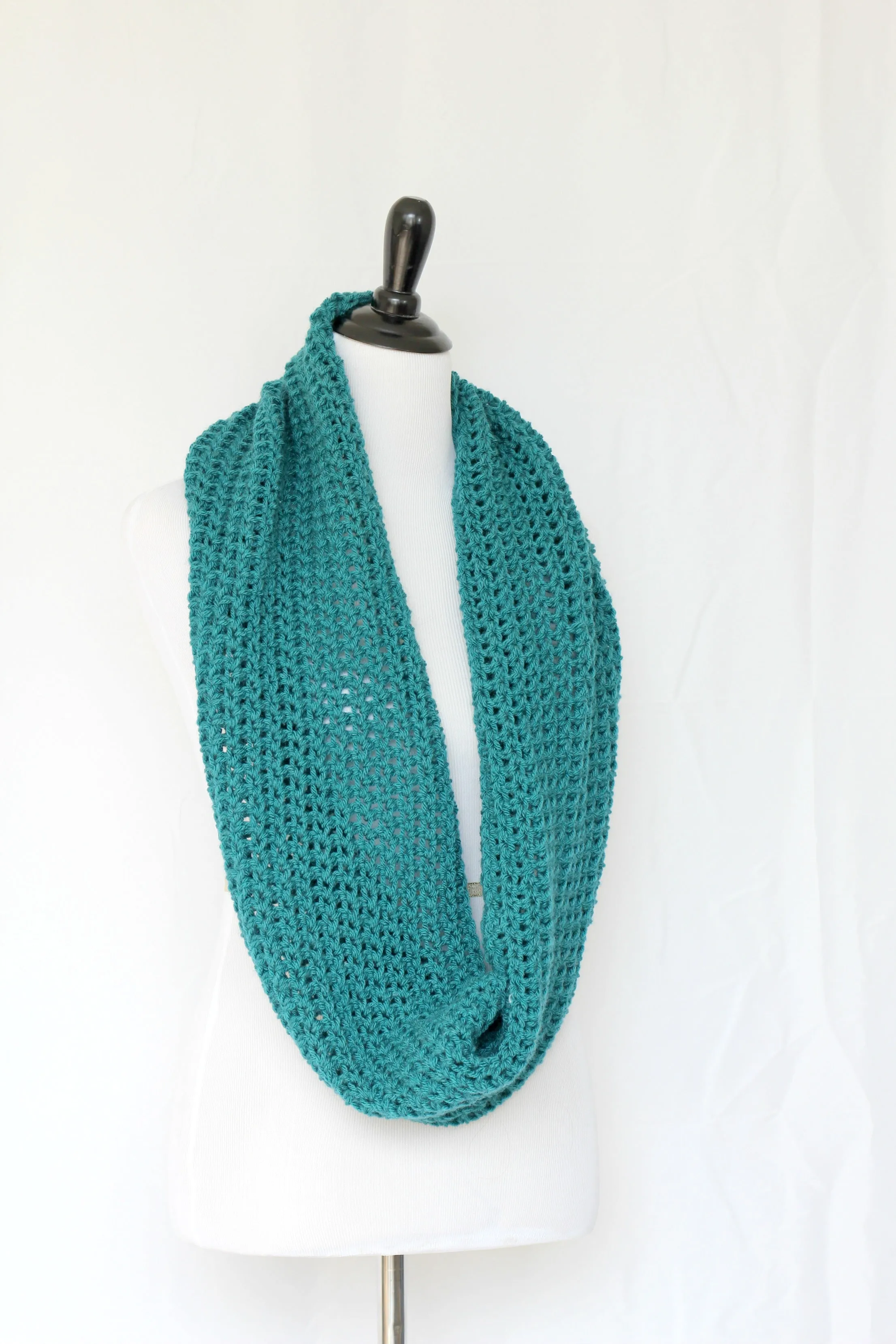 Crochet cowl in teal color, chunky infinity scarf - 12 colors available