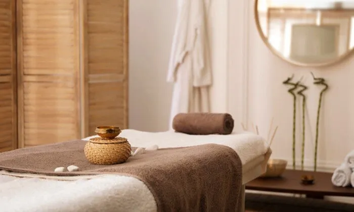 Full Body Massage incl Lindt Chocolates and Glass of Bubbles at Body   Mind Wellness Spa