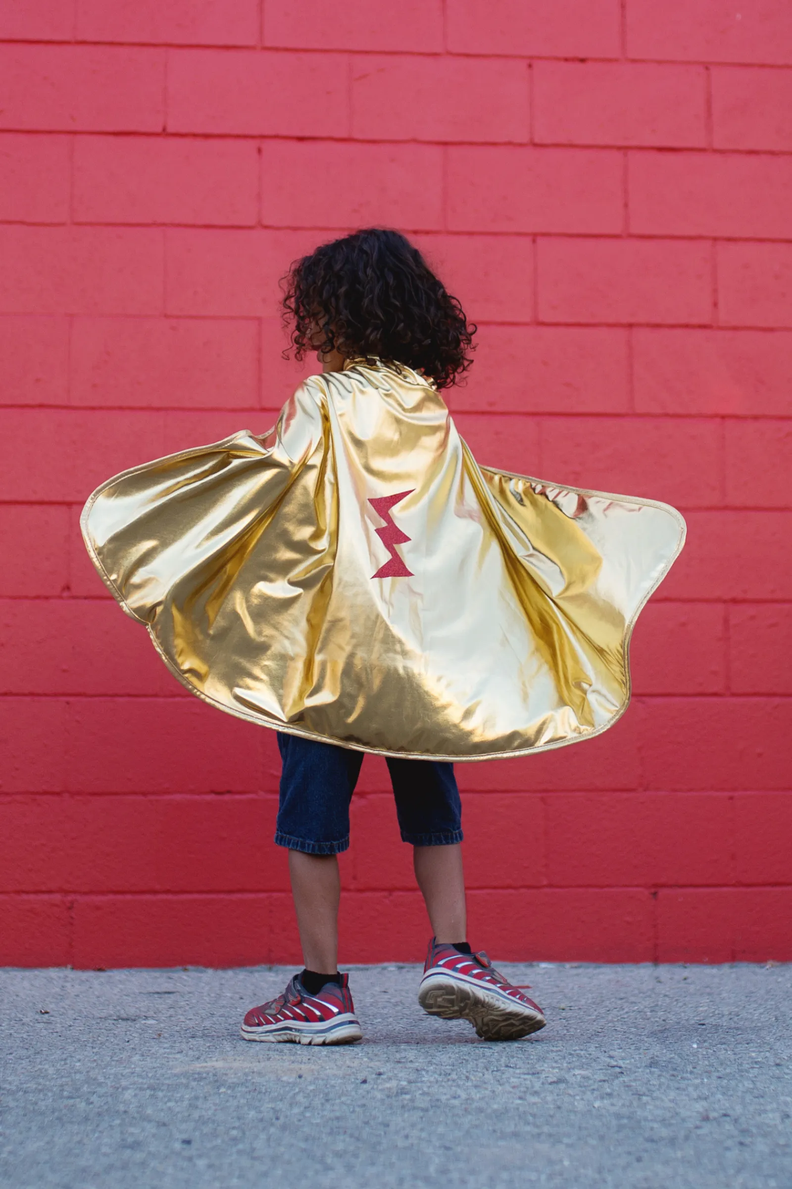 Great Pretenders Costumes - Reversible Wonder Gold & Red Cape & Mask