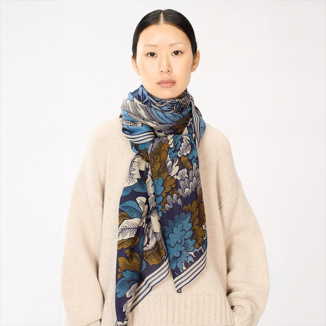 Scarf 90 'Panthere' in Blue by Inoui Editions